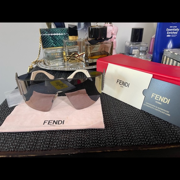AUTHENTIC FENDI SUNGLASSES - Picture 4 of 5